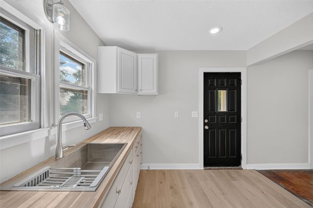 2814 School Street, Des Moines, IA 50311