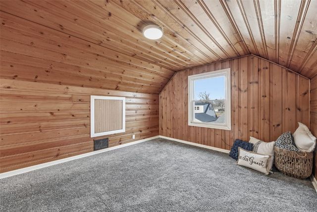 1437 30th Street SE, Cedar Rapids, IA 52403