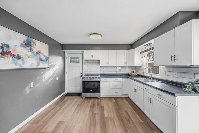 1437 30th Street SE, Cedar Rapids, IA 52403