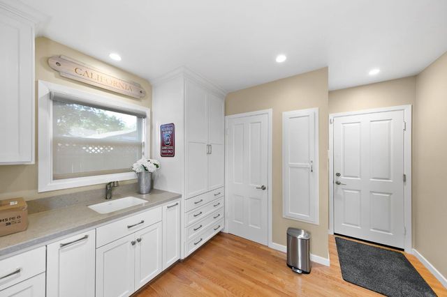 881 El Chorro Way, Sacramento, CA 95864
