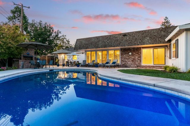 881 El Chorro Way, Sacramento, CA 95864