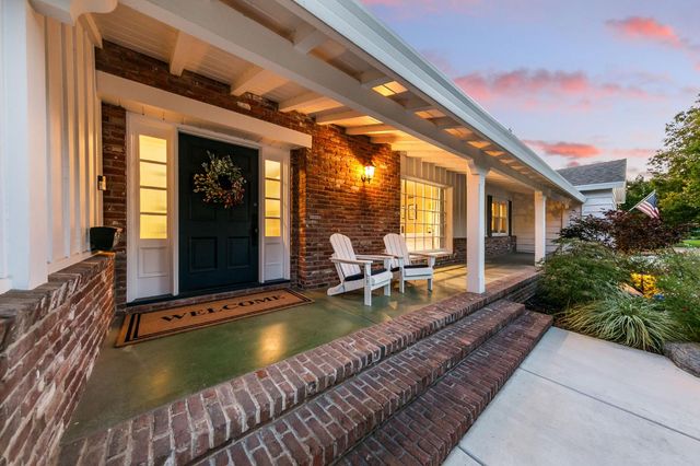 881 El Chorro Way, Sacramento, CA 95864
