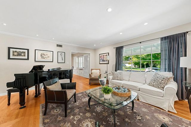 881 El Chorro Way, Sacramento, CA 95864
