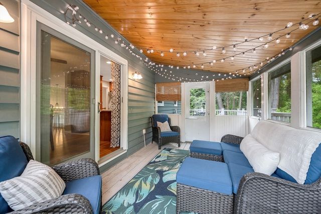 9 Sunrise Dr, Hudson, NH 03051