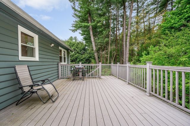 9 Sunrise Dr, Hudson, NH 03051