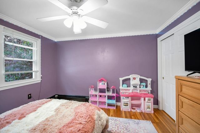 9 Sunrise Dr, Hudson, NH 03051