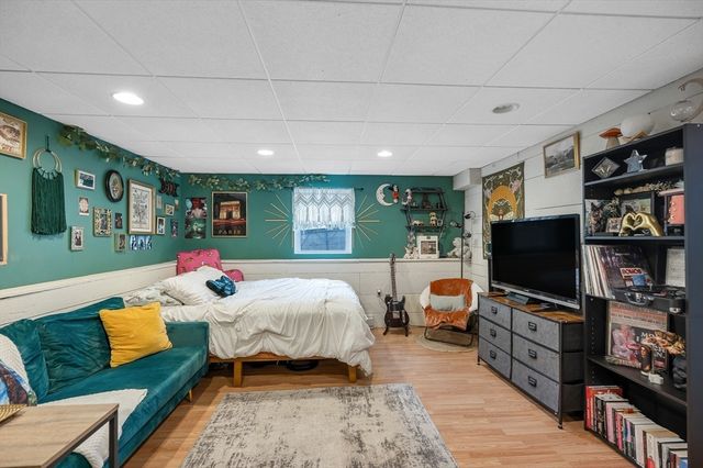 9 Sunrise Dr, Hudson, NH 03051