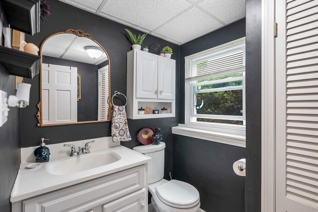 9 Sunrise Dr, Hudson, NH 03051