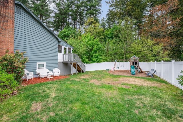 9 Sunrise Dr, Hudson, NH 03051