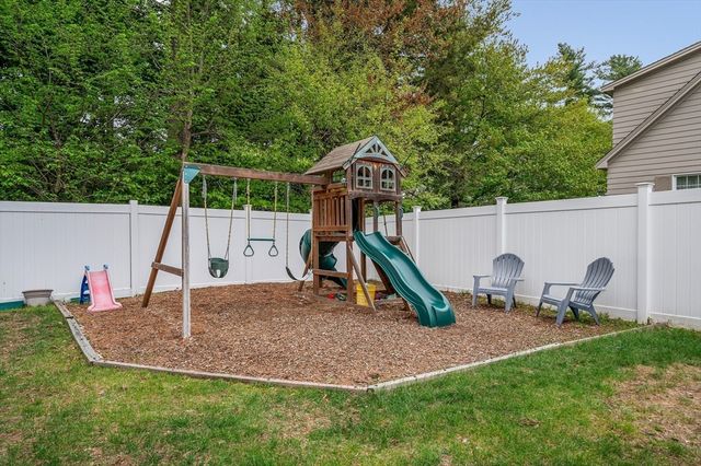 9 Sunrise Dr, Hudson, NH 03051