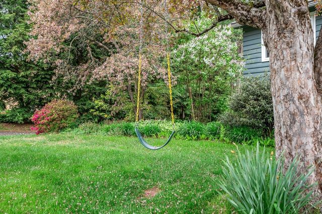 9 Sunrise Dr, Hudson, NH 03051