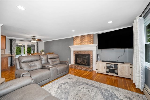 9 Sunrise Dr, Hudson, NH 03051