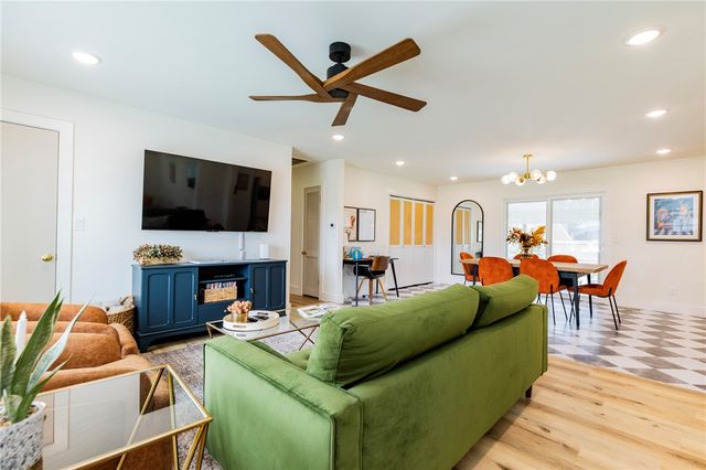 810 NW Carson Drive, Bentonville, AR 72712