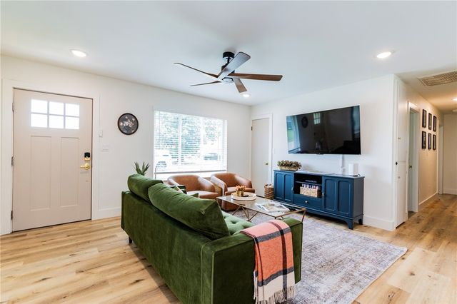 810 NW Carson Drive, Bentonville, AR 72712