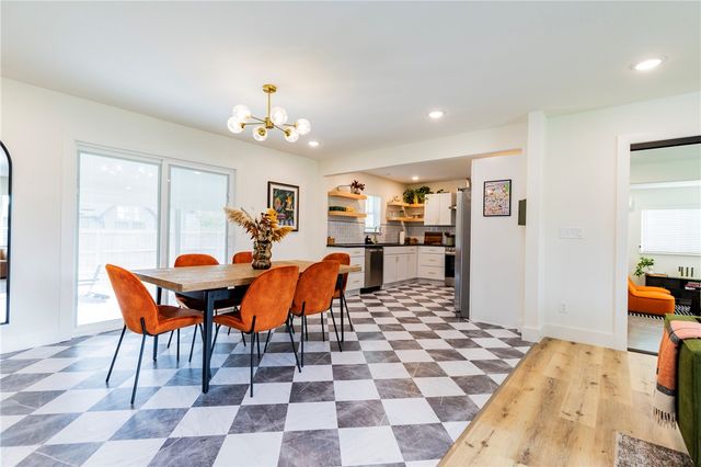 810 NW Carson Drive, Bentonville, AR 72712