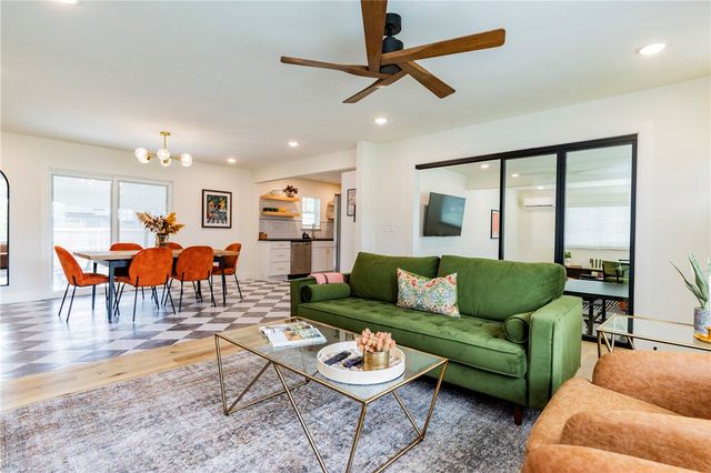 810 NW Carson Drive, Bentonville, AR 72712