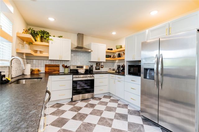 810 NW Carson Drive, Bentonville, AR 72712
