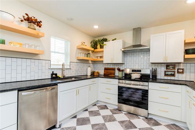 810 NW Carson Drive, Bentonville, AR 72712