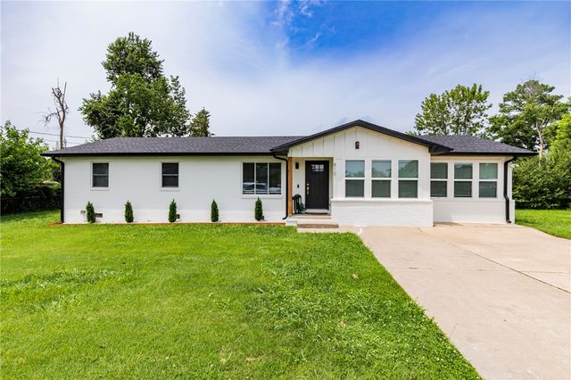 810 NW Carson Drive, Bentonville, AR 72712