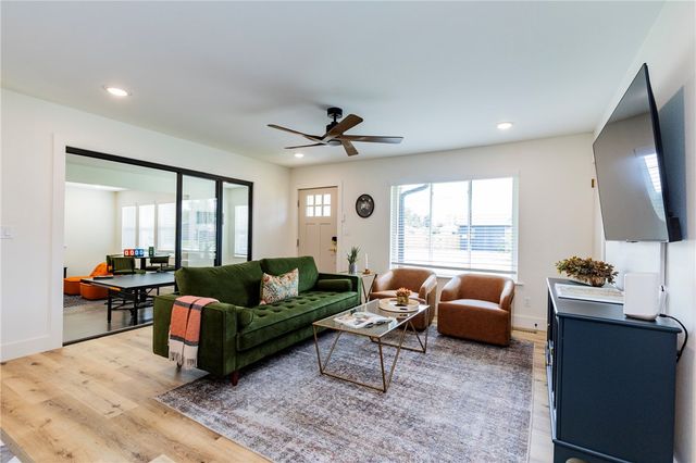 810 NW Carson Drive, Bentonville, AR 72712