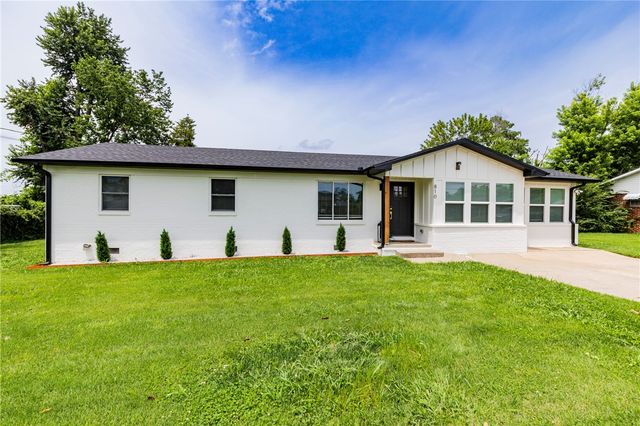 810 NW Carson Drive, Bentonville, AR 72712