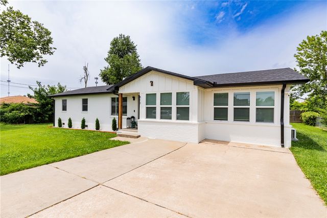 810 NW Carson Drive, Bentonville, AR 72712