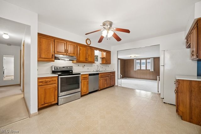 6161 Winchester Drive, Seven Hills, OH 44131