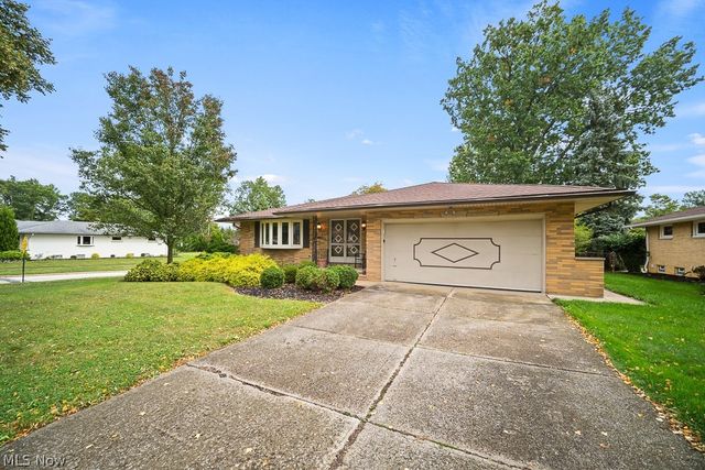 6161 Winchester Drive, Seven Hills, OH 44131