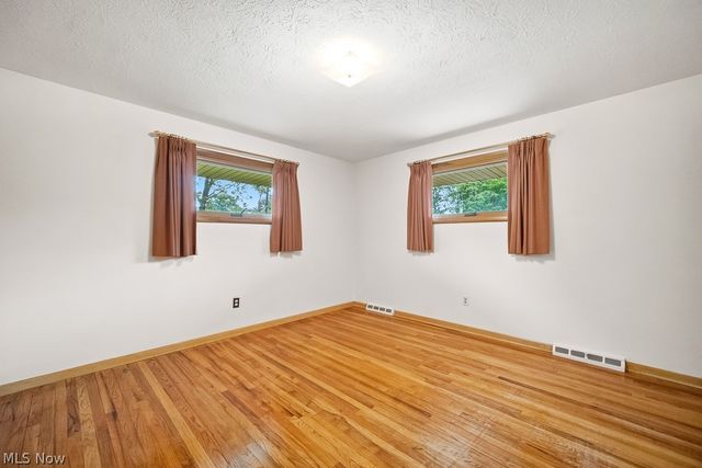6161 Winchester Drive, Seven Hills, OH 44131