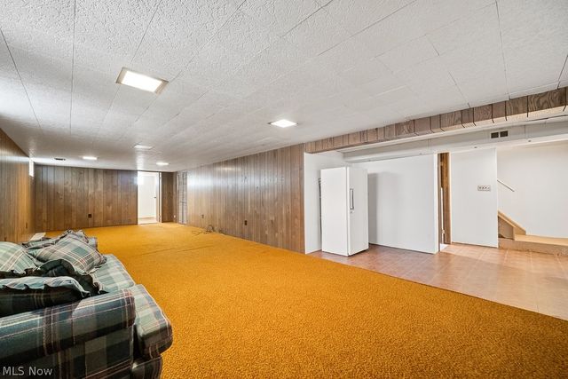 6161 Winchester Drive, Seven Hills, OH 44131