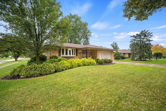 6161 Winchester Drive, Seven Hills, OH 44131