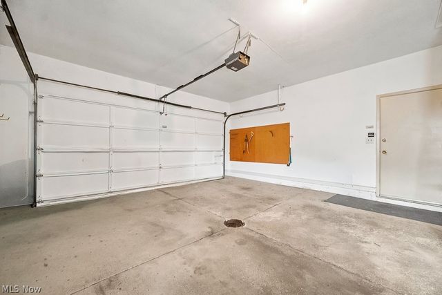 6161 Winchester Drive, Seven Hills, OH 44131