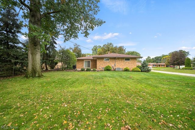 6161 Winchester Drive, Seven Hills, OH 44131