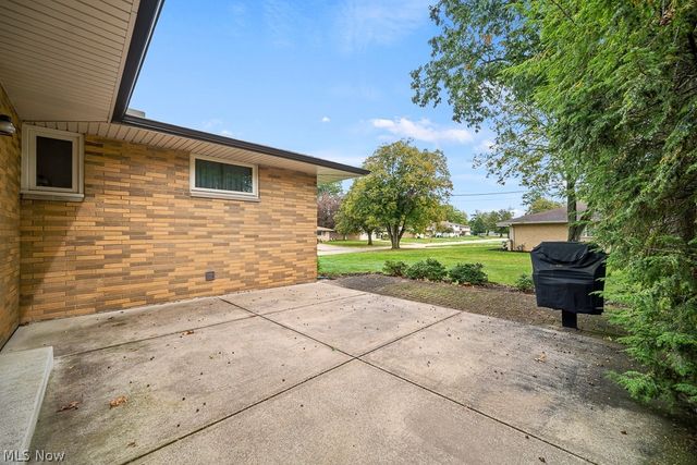 6161 Winchester Drive, Seven Hills, OH 44131
