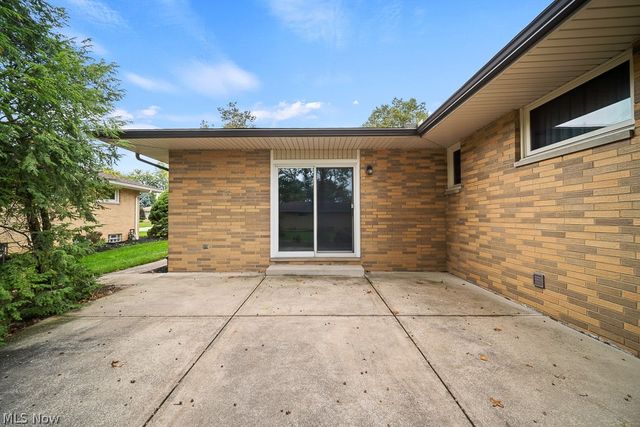 6161 Winchester Drive, Seven Hills, OH 44131