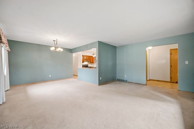 6161 Winchester Drive, Seven Hills, OH 44131