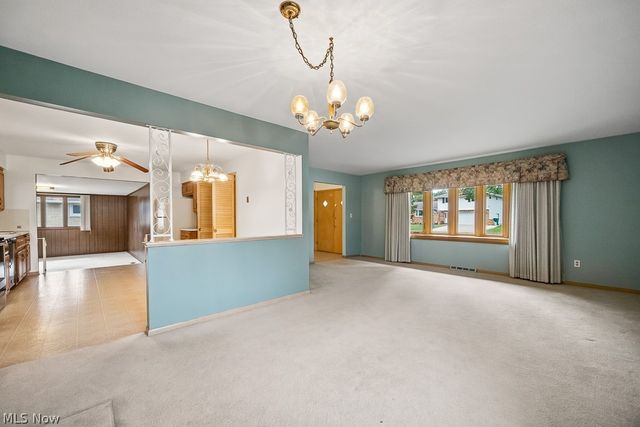 6161 Winchester Drive, Seven Hills, OH 44131