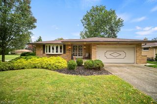 6161 Winchester Drive, Seven Hills, OH 44131
