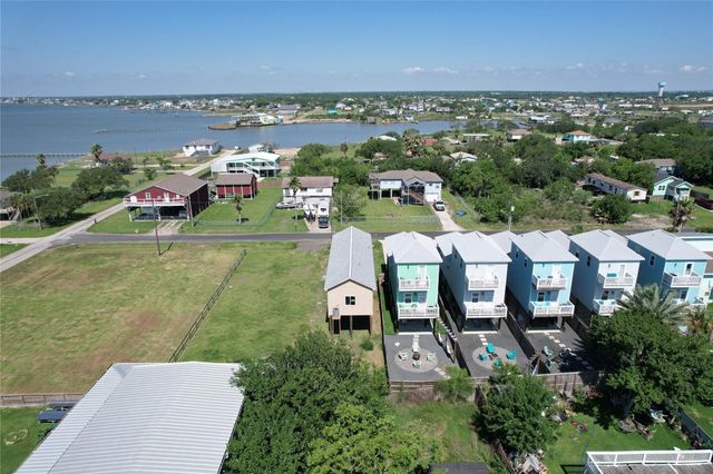 1041 15th Street, San Leon, TX 77539