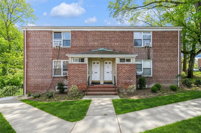 47 Edwards Street 2C, Roslyn Heights, NY 11577