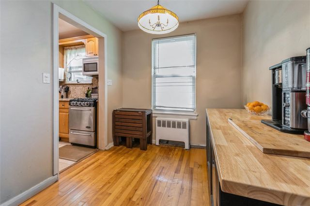 47 Edwards Street 2C, Roslyn Heights, NY 11577