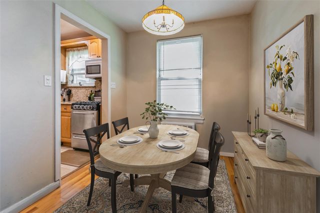 47 Edwards Street 2C, Roslyn Heights, NY 11577