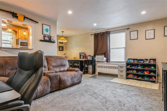 47 Edwards Street 2C, Roslyn Heights, NY 11577