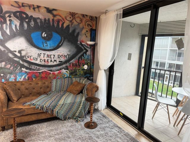 896 N Federal Hwy 326, Lantana, FL 33462