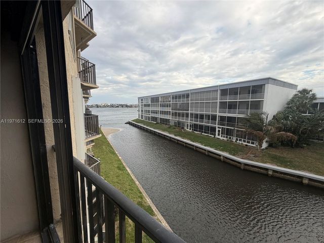 896 N Federal Hwy 326, Lantana, FL 33462