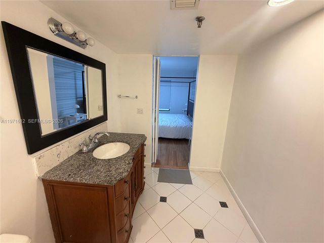 896 N Federal Hwy 326, Lantana, FL 33462