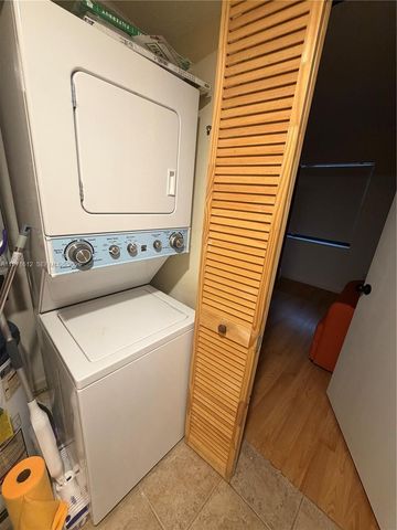 896 N Federal Hwy 326, Lantana, FL 33462