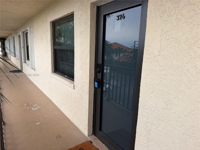 896 N Federal Hwy 326, Lantana, FL 33462