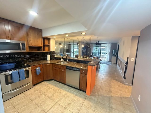 896 N Federal Hwy 326, Lantana, FL 33462