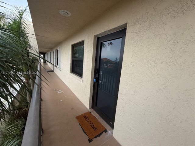 896 N Federal Hwy 326, Lantana, FL 33462